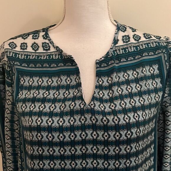 Francesca’s Miami Green and White Retro Split Neck Blouse.  Size Small - Picture 4 of 12